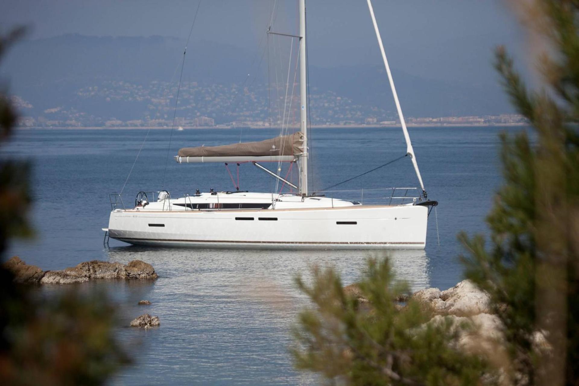 Sleep Aboard A Modern Sailboat In Oeiras Hotel Exterior photo