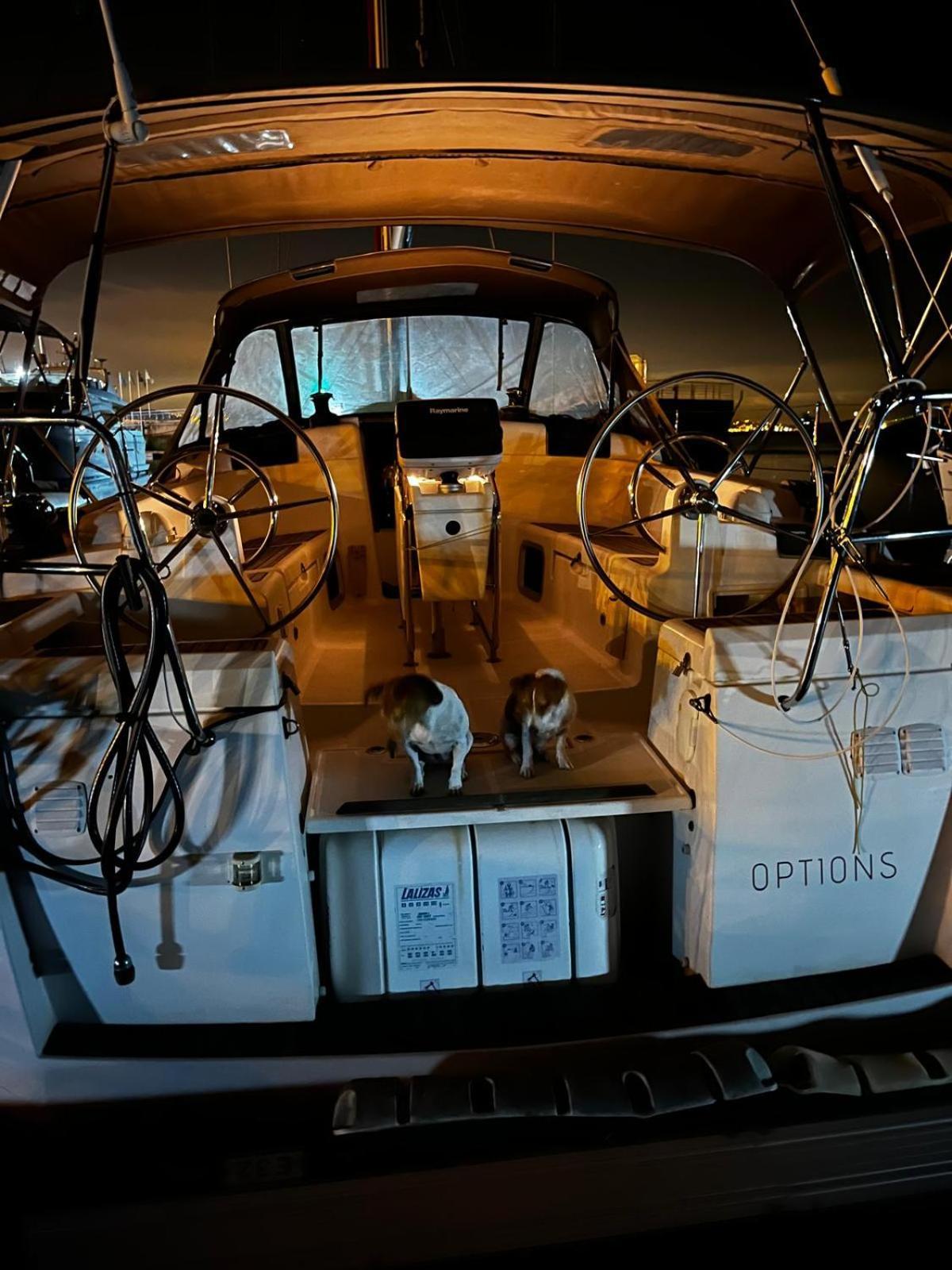 Sleep Aboard A Modern Sailboat In Oeiras Hotel Exterior photo
